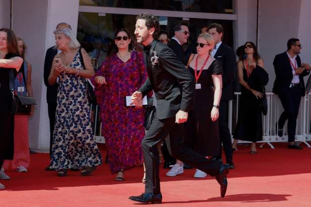 Entertainment Bilder des Tages 81st Mostra - The Brutalist Red Carpet Adrien Brody attending the The Brutalist red carpet during the 81st Venice International Film Festival on September 01, 2024 in Venice, Italy. Photo by Marco Piovanotto ABACAPRESS.COM Venice Italy  Copyright: xPiovanottoxMarco ABACAx