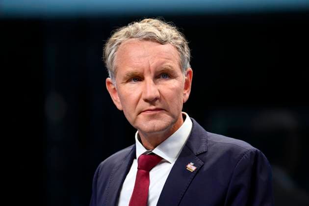 News Themen der Woche KW35 News Bilder des Tages Politiker Björn Höcke (AfD) steht im Thüringer Landtag nach seinem Wahlergebnis als Spitzenkandidat der AFD im Wahlkampf für die Landtagswahl in Thüringen. Die AFD ist in Thüringen nach ersten Hochrechnungen klar Wahlsieger. Erfurt, 01.09.2024 Thüringen Deutschland *** Politician Björn Höcke AfD stands in the Thuringian state parliament after his election result as the AFDs top candidate in the election campaign for the state election in Thuringia According to initial projections, the AFD is the clear election winner in Thuringia Erfurt, 01 09 2024 Thuringia Germany Copyright: xChristophxHardtx