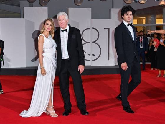 Venice, 81st Venice Film Festival 2024 - Sixth Evening. Red Carpet Filming Italy Award In the photo: Richard Gere and Alejandra Silva  Copyright: xManuelexMangiarottix xipa-agencyx xPoolxPhotoxEventsx04x IPA_Agency_IPA49266267