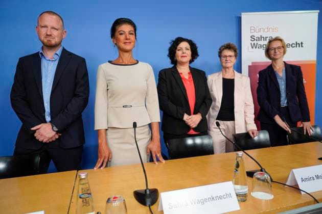 Bilder des Jahres 2024, News 09 September News Themen der Woche KW36 Pressekonferenz, Bündnis Sahra Wagenknecht Pressekonferenz zu den Landtagswahlen in Sachsen und Thüringen, Bündnis Sahra Wagenknecht, BSW Parteivorsitzende, Amira Mohamed Ali, Sahra Wagenknecht, Kandidatinnen Katja Wolf, Sabine Zimmermann, Christian Posselt, Christian Leye Berlin Berlin GER *** Press conference, Alliance Sahra Wagenknecht Press conference on the state elections in Saxony and Thuringia, Alliance Sahra Wagenknecht, BSW party chairwoman, Amira Mohamed Ali, Sahra Wagenknecht, candidates Katja Wolf, Sabine Zimmermann, Christian Posselt, Christian Leye Berlin Berlin GER
