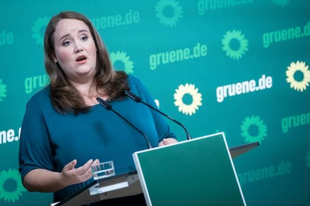 News Themen der Woche KW36 Die Bundesvorsitzende Ricarda Lang hält am Tag nach den Landtagswahlen in Thüringen und Sachsen in der Berliner Parteizentrale eine Pressekonferenz ab und stellt sich den Fragen der Medien;Pressekonferenz Ricarda Lang am Tag nach den Landtagswahlen in Thüringen und Sachsen, Berlin Berlin Deutschland Bundeszentrale der Grünen *** Federal Chairwoman Ricarda Lang holds a press conference at the party headquarters in Berlin the day after the state elections in Thuringia and Saxony and answers questions from the media Press conference Ricarda Lang the day after the state elections in Thuringia and Saxony, Berlin Berlin Germany Federal Green Party headquarters