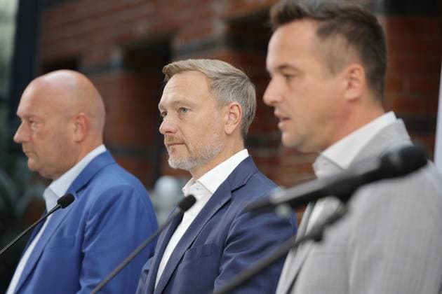 News Themen der Woche KW36 News Bilder des Tages FDP-Bundesvorsitzenden Christian Lindner MdB , Spitzenkandidaten zu den Landtagswahlen in Sachsen, und Thüringen, Robert Malorny und Thomas L. Kemmerich, Deutschland, Berlin, Pressekonferenz der Freien Demokraten *** FDP Federal Chairman Christian Lindner MdB , top candidates for the state elections in Saxony and Thuringia, Robert Malorny and Thomas L Kemmerich, Germany, Berlin, Press conference of the Free Democrats