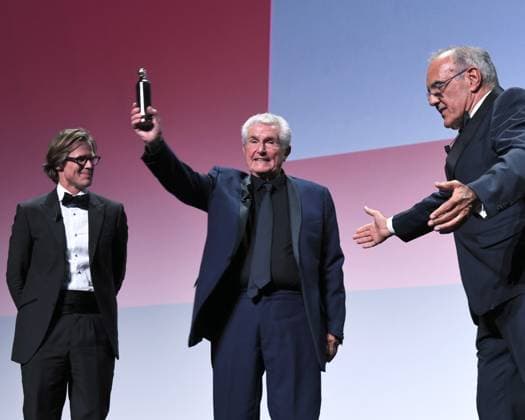 Entertainment Bilder des Tages Venice: Venice, 81st Venice International Film Festival, Cartier Glory To The Filmmaker Award Ceremony. Pictured: Claude Lelouch, Rodolphe Ratzel, Alberto Barbera Venice  - ZUMAp169 20240902_zea_p169_2037 Copyright: xAlbertoxTerenghi PoolxxEvenx