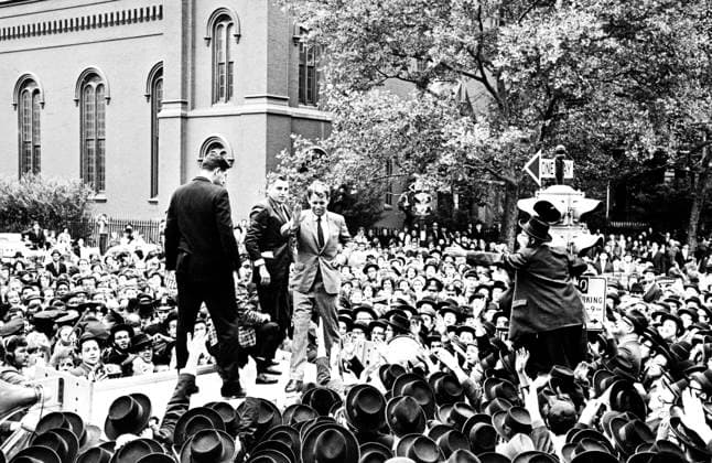 Archivbilder der Woche KW35 January, 1, 1964 (exact date unknown), Brooklyn, New York USA: ROBERT KENNEDY being greeted by the Hassidic Jews of Williamsburg Section Of Brooklyn, New York: Brooklyn U.S. - ZUMAk09_ 19640101_jtc_k09_712 Copyright: xKeystonexPressxAgencyx