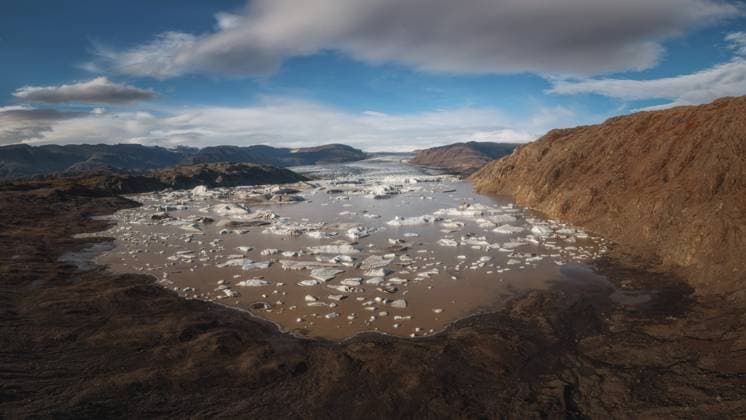 Creative Highlights World Iceland s Hoffellsfjöll glacier with icebergs in glacial lagoon Höfn, Sveitarfélagið Hornafjörður, Iceland CR_FDECQV240903A-1530875-01
