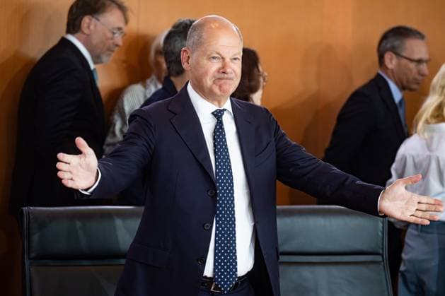 News Themen der Woche KW36 News Bilder des Tages Weekly Cabinet Meeting At The Chancellery in Berlin German Chancellor Olaf Scholz gestures prior to the weekly cabinet meeting at the Chancellery in Berlin, Germany, on September 4, 2024. Berlin Berlin Deutschland  Copyright: xEmmanuelexContinix originalFilename: contini-weeklyca240904_npWCu.jpg