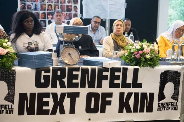 Bilder des Jahres 2024, News 09 September News Themen der Woche KW36 News Bilder des Tages London, Veröffentlichung des Abschlussbericht zur Grenfell-Tower-Katastrophe Grenfell Next of Kin Press Conference - Wednesday 4 September 2024 - Royal Lancaster Hotel, London The two volume report produced by the Grenfeel Tower Inquiry is weighed totalling 7.5kg at a press conference organised by Grenfell Next of Kin, which represents the families of almost half those killed in the Grenfell Tower Fire, at the Royal Lancaster Hotel in London, England, UK on Wednesday 4 September, 2024. The Grenfell Tower Inquiry released a report and concluded that the deaths of 72 people in the 2017 fire were all avoidable ., Credit:Justin Ng Avalon UK, England, London, Royal Lancaster Hotel  Copyright: xJustinxNgx xAvalonx 0904700728
