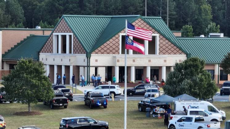Bilder des Jahres 2024, News 09 September News Themen der Woche KW36 September 4, 2024, Winder, Georgia, USA: Police officers respond to a deadly school shooting at Apalachee High School in Winder, Georgia, a community about an hour outside of Atlanta. Two students and two teachers were killed and nine people were injured in the shooting at Apalachee High School Wednesday, authorities said. Winder USA - ZUMA 20240904_new_o124_018 Copyright: xChristopherxOquendox