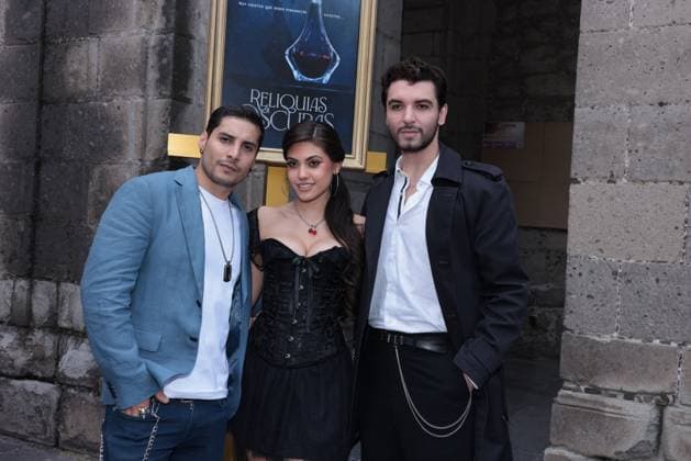 TV Horror Serie Reliquias Oscuras Photocall in Mexiko-Stadt September 4, 2024, Mexico City, Ciudad de Mexico, Mexico: (L-R) Alex Perea, Alessandra GooÂ±i Bucio and Patricio Labastida attending the Pihotocall for the horror Tv series Ã¢â‚¬ËœReliquias OscurasÃ¢â‚¬â ¢ by Televisa Univision at Convento San Joaquin. on September 4, 2024 in Mexico City, Mexico. Mexico City Mexico - ZUMAe321 20240904_zea_e321_095 Copyright: xYamakxPerea xEyepixxGroupx