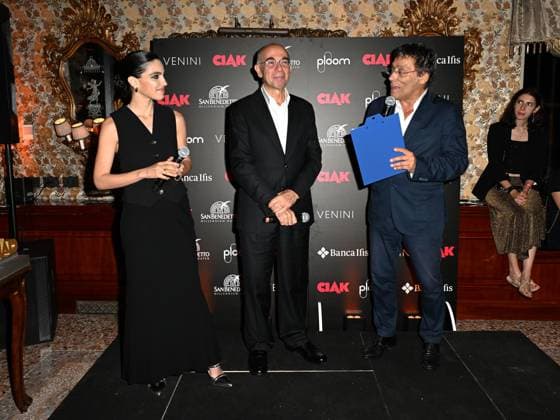 Venice, 81st Venice Film Festival 2024 -. Ciak Award. In the photo Selene Camarazza, Giuseppe Tornatore with the award and the Director Flavio Natalia  Copyright: xManuelexMangiarottix xipa-agencyx xPoolxPhotoxEventsx04x IPA_Agency_IPA49388581