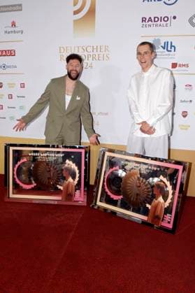 Calum Scott und Lost Frequencies bei der Verleihung des 15. Deutschen Radiopreises 2024 im Musical Theater Neue Flora. Hamburg, 05.09.2024