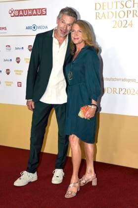 Dirk Steffens mit Ehefrau Dr. Sabine Steffens bei der Verleihung des 15. Deutschen Radiopreises 2024 im Musical Theater Neue Flora. Hamburg, 05.09.2024