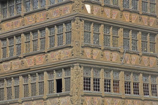 Fassade vom Maison Kammerzell erbaut 1427, historisches Fachwerkhaus mit Verzierungen, Holzschnitzereien, Kunsthandwerk, Fenster, offen, geöffnet, geschlossen, zu, Reihe, Serie, Detail, Münsterplatz, Grande Île, Strasbourg, Bas-Rhin, Elsass, Frankreich, Europa Facade of Maison Kammerzell built in 1427, historic half-timbered house with decorations, wood carvings, arts and crafts, window, open, opened, closed, to, row, series, detail, cathedral square, Grande Île, Strasbourg, Bas-Rhin, Alsace, France, Europe Copyright: imageBROKER GeraldxAbele iblgda11347045.jpg