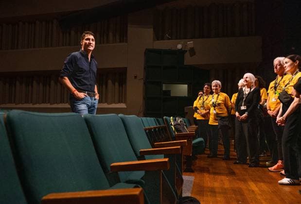 September 6, 2024, Toronto, On, Canada: Prime Minister Justin Trudeau speaks with Toronto International Film Festival staff and volunteers at the CBC building in Toronto on Friday, September 6, 2024. Toronto Canada  - ZUMAc35_ 20240906_zaf_c35_014 Copyright: xLauraxProctorx