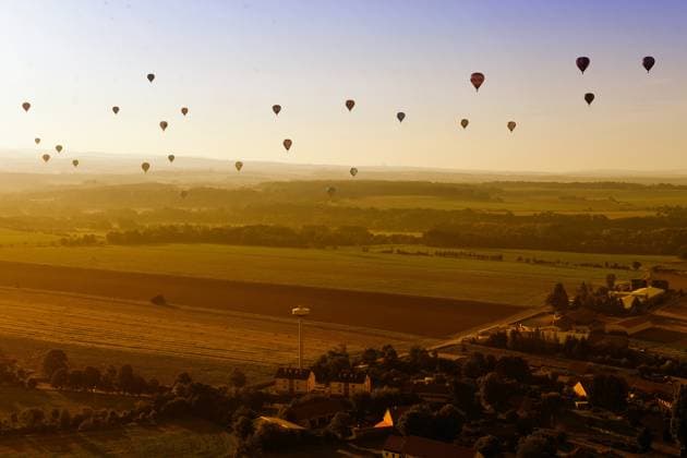 News Themen der Woche KW36 News Bilder des Tages September 6, 2024, Nove Mesto Nad Metuji, Czech Republic: A collection of 30 hot air balloons flies early in the morning in Nove Mesto nad Metuji (150 kilometers north of Prague) in the Czech Republic. Balloonists from the Czech Republic gather at what is the largest balloon event Balony nad Rozkosi this year in the country. Nove Mesto Nad Metuji Czech Republic - ZUMAr156 20240906_aap_r156_001 Copyright: xSlavekxRutax