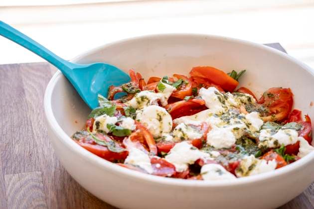 burrata cheese salad with tomato and basil burrata cheese salad with tomato and basil, Mallorca, Balearic Islands, Spain Copyright: xZoonar.com Tolox 22106083