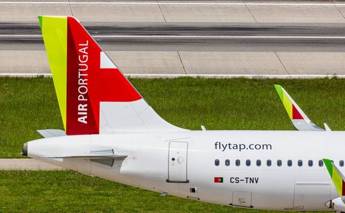 TAP Air Portugal Zurich, Switzerland, 4th May 2024: The tail fin of an Airbus A320-214 from TAP Air Portugal. Registration CS-TNV. (Photo by Andreas Haas dieBildmanufaktur) *** TAP Air Portugal Zurich, Switzerland, 4th May 2024 The tail fin of an Airbus A320 214 from TAP Air Portugal Registration CS TNV Photo by Andreas Haas dieBildmanufaktur