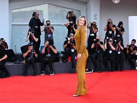 Venice, 81st Venice Film Festival 2024 - Tenth evening. Nuovo IMAIE Award In the photo: Bar Refaeli  Copyright: xManuelexMangiarottix xipa-agencyx xPoolxPhotoxEventsx04x IPA_Agency_IPA49412099