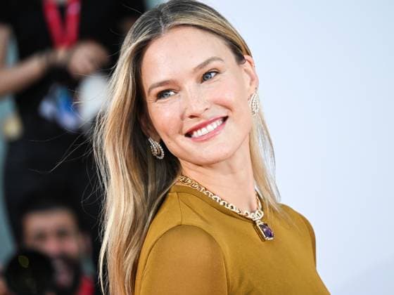 Venice, 81st Venice Film Festival 2024 - Tenth evening. Nuovo IMAIE Award In the photo: Bar Refaeli  Copyright: xManuelexMangiarottix xipa-agencyx xPoolxPhotoxEventsx04x IPA_Agency_IPA49412106