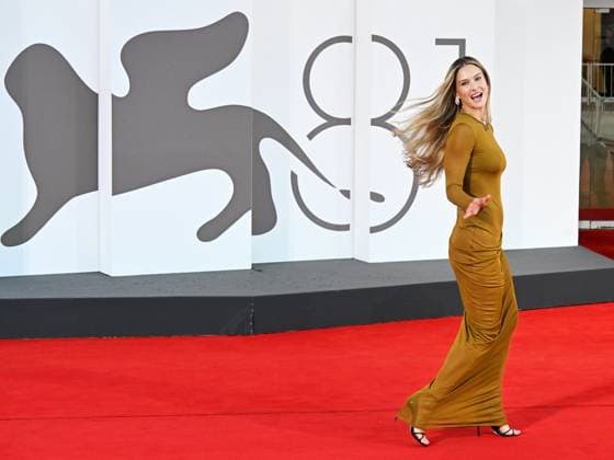 Venice, 81st Venice Film Festival 2024 - Tenth evening. Nuovo IMAIE Award In the photo: Bar Refaeli  Copyright: xManuelexMangiarottix xipa-agencyx xPoolxPhotoxEventsx04x IPA_Agency_IPA49412124