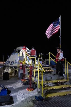 Boeing and NASA teams work around NASA s Boeing Crew Flight Test Starliner spacecraft after it landed uncrewed, on Friday, September 6, 2024, Mountain Time (September 7 Eastern Time), at White Sands, New Mexico. This approach allows NASA and Boeing to continue gathering testing data on the spacecraft. NASA  WAX2024090707 AUBREYxGEMIGNANI