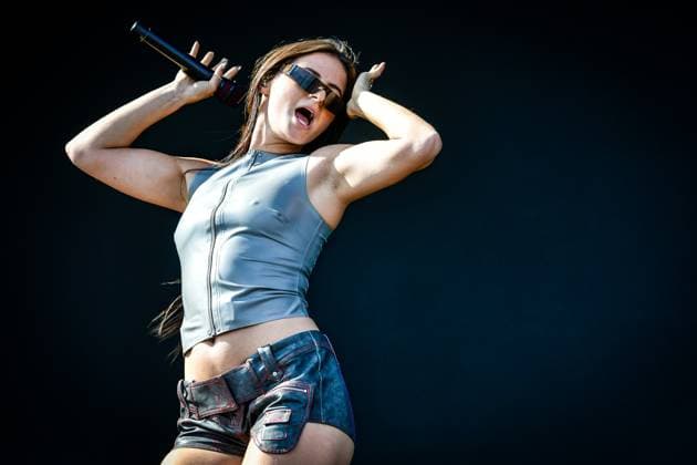 Entertainment Themen der Woche KW36 Entertainment Bilder des Tages Entertainment Musik, Lollapalooza Berlin 2024 07.09.2024, xdanx, Entertainment Musik, Lollapalooza Berlin 2024, v.l. Die Sängerin Natalie Jane steht beim Lollapalooza Festival im Berliner Olympiastadion auf der Buehne. Die achte Ausgabe des Musikfestivals findet am Wochenende des 7. und 8. September 2024 im Olympiastadion und Olympiapark in Berlin statt. Berlin Olympiastadion Berlin Berlin Deutschland (DE) *** Entertainment Music, Lollapalooza Berlin 2024 07 09 2024, xdanx, Entertainment Music, Lollapalooza Berlin 2024, v l Singer Natalie Jane performs on stage at the Lollapalooza Festival at the Olympiastadion Berlin The eighth edition of the music festival will take place on the weekend of September 7 and 8, 2024 at the Olympiastadion an Copyright: xDanielxLakomskix