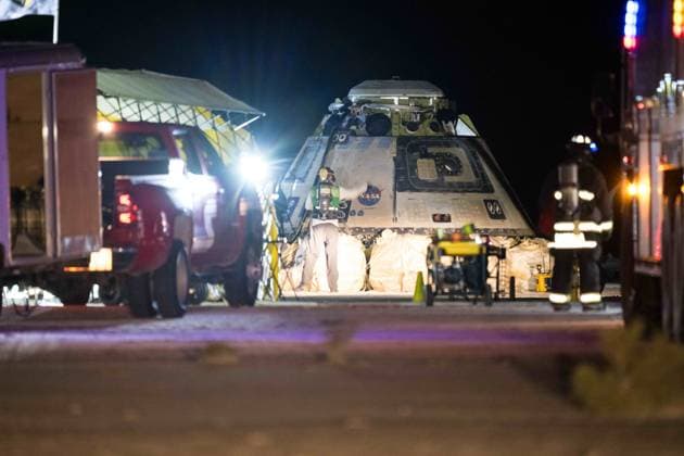 September 6, 2024, White Sands, Nm, United States of America: Boeing and NASA recovery teams wait for hazmat crews to confirm it is safe to work around the NASA Boeing Crew Flight Test Starliner spacecraft after it landed without crew at White Sands Missile Range Space Harbor, September 6, 2024 in New Mexico. The Starliner returned to earth without astronauts Butch Wilmore and Suni Williams who will remain on the International Space Station due to safety issues with the spaceship. White Sands United States of America - ZUMAp138 20240906_zaa_p138_004 Copyright: xAubreyxGemignani Nasax