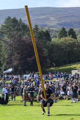 News Themen der Woche KW36 Braemar Highland Gathering 2024 Featuring: Competitors Where: Braemar, United Kingdom When: 07 Sep 2024 Credit: Cover Images EDITORIAL USE ONLY. NOT FOR USE BY NEWSPAPERS BASED IN THE UK. Copyright: xx coverimg54101477