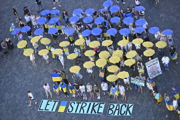 News Themen der Woche KW36 News Bilder des Tages People created a map of Ukraine with yellow and blue umbrellas in Prague s Old Town Square, Czech Republic, September 7, 2024, an event calling for the protection of the skies over the Russian-invaded country as well as commemorating the victims of Tuesday s Russian strike in the Ukrainian city of Poltava. (CTKxPhoto VitxSimanek) CTKPhotoP2024090704816  CTKPhotoP2024090704816