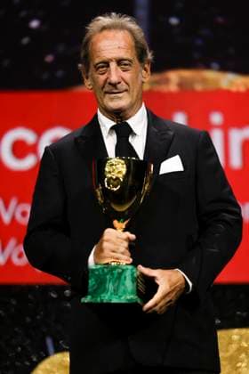 81st Mostra - Closing Ceremony Vincent Lindon accepts the Volpi Cup for Best Actor Award for The Quiet Son onstage during the 81st Venice International Film Festival at Sala Grande on September 07, 2024 in Venice, Italy. Photo by Marco Piovanotto ABACAPRESS.COM Venice Italy  Copyright: xPiovanottoxMarco ABACAx