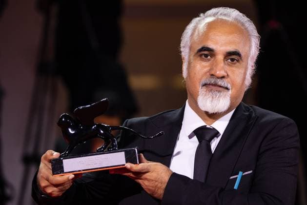 Entertainment Themen der Woche KW36 News - 2024 Winners Photocall - The 81st Venice International Film Festival Nader Saeivar poses with the Armani Beauty prize Award during the 81st Venice International Film Festival at Palazzo del Cinema on September 07, 2024 in Venice, Italy. Photo: Cinzia Camela. Lido di Venezia Palazzo del Cinema Italy Copyright: xCinziaxCamelax xLiveMediax LPN_1508370