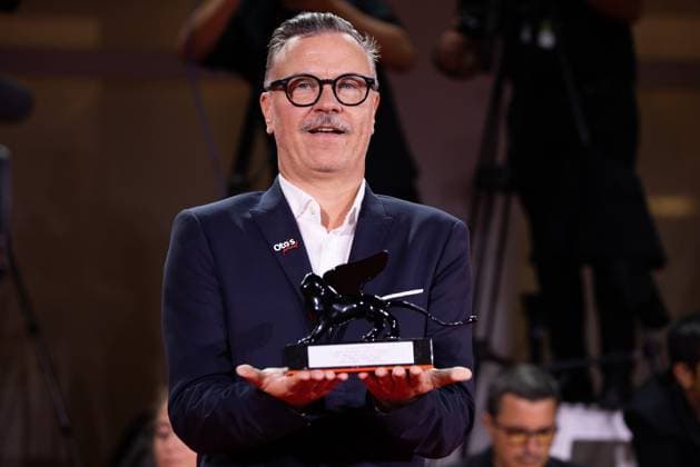 Entertainment Themen der Woche KW36 Entertainment Bilder des Tages News - 2024 Winners Photocall - The 81st Venice International Film Festival Gwenael Francois poses with the Special Jury Prize for Oto™s Planet during the 81st Venice International Film Festival at Palazzo del Cinema on September 07, 2024 in Venice, Italy. Photo: Cinzia Camela. Lido di Venezia Palazzo del Cinema Italy Copyright: xCinziaxCamelax xLiveMediax LPN_1508481