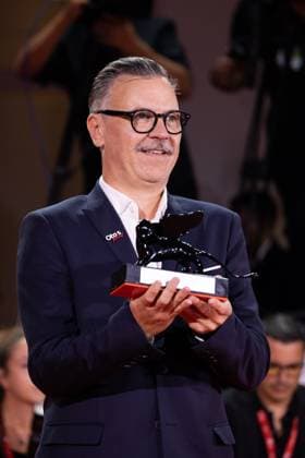 News - 2024 Winners Photocall - The 81st Venice International Film Festival Gwenael Francois poses with the Special Jury Prize for Oto™s Planet during the 81st Venice International Film Festival at Palazzo del Cinema on September 07, 2024 in Venice, Italy. Photo: Cinzia Camela. Lido di Venezia Palazzo del Cinema Italy Copyright: xCinziaxCamelax xLiveMediax LPN_1508482