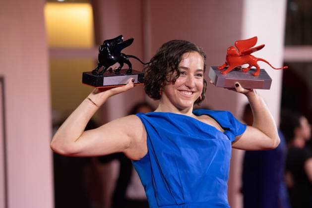 Entertainment Themen der Woche KW36 News - 2024 Winners Photocall - The 81st Venice International Film Festival Sarah Friedland poses with her awards for Best Director and the Lion of the Future Luigi de Laurentis Award for Familiar during the 81st Venice International Film Festival at Palazzo del Cinema on September 07, 2024 in Venice, Italy. Photo: Cinzia Camela. Lido di Venezia Palazzo del Cinema Italy Copyright: xCinziaxCamelax xLiveMediax LPN_1508509