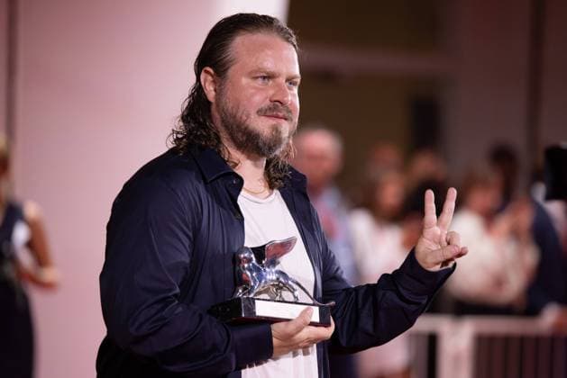 News - 2024 Winners Photocall - The 81st Venice International Film Festival Brady Corbet poses with the Silver Lion Award during the 81st Venice International Film Festival at Palazzo del Cinema on September 07, 2024 in Venice, Italy. Photo: Cinzia Camela. Lido di Venezia Palazzo del Cinema Italy Copyright: xCinziaxCamelax xLiveMediax LPN_1508524