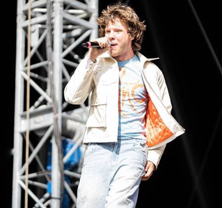 Der Sänger Zartmann bei seinem Auftritt beim Musikfestival Superbloom in München am 08.09.2024. München Olympiapark Bayern Deutschland