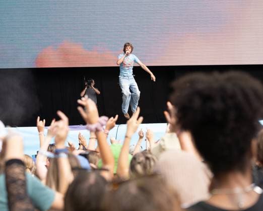 Der Sänger Zartmann bei seinem Auftritt beim Musikfestival Superbloom in München am 08.09.2024. München Olympiapark Bayern Deutschland