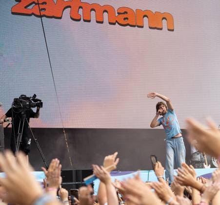 Der Sänger Zartmann bei seinem Auftritt beim Musikfestival Superbloom in München am 08.09.2024. München Olympiapark Bayern Deutschland