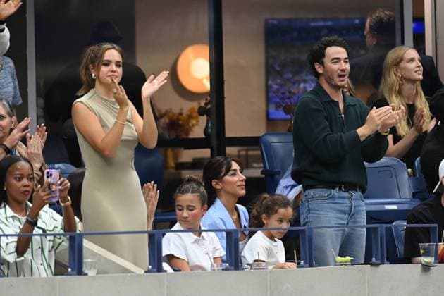 Celebrities at the Cadillac suite at the US Open Featuring: Bailee Madison, Kevin Jonas, Danielle Jonas with daughters Alena Jonas, Valentina Jonas Where: Queens, New York, United States When: 07 Sep 2024 Credit: Jesse Bauer startraksphoto.com EDITORIAL USE ONLY. NOT FOR USE BY NEWSPAPERS BASED IN THE UK. Copyright: xJESSExBAUERx instar54103848