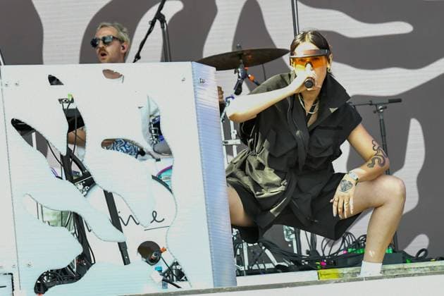 Entertainment Themen der Woche KW36 Entertainment Bilder des Tages Entertainment Musik, Lollapalooza Berlin 2024 08.09.2024, xdanx, Entertainment Musik, Lollapalooza Berlin 2024, v.l. Die Saengerin Mine( buergerlich Jasmin Stocker) steht beim Lollapalooza Festival im Berliner Olympiastadion auf der Buehne. Die achte Ausgabe des Musikfestivals findet am Wochenende des 7. und 8. September 2024 im Olympiastadion und Olympiapark in Berlin statt. Berlin Olympiastadion Berlin Berlin Deutschland (DE) *** Entertainment Music, Lollapalooza Berlin 2024 08 09 2024, xdanx, Entertainment Music, Lollapalooza Berlin 2024, v l The singer Mine buergerlich Jasmin Stocker will be on stage at the Lollapalooza Festival in Berlins Olympic Stadium The eighth edition of the music festival will take place on the weekend of Septemb Copyright: xDanielxLakomskix