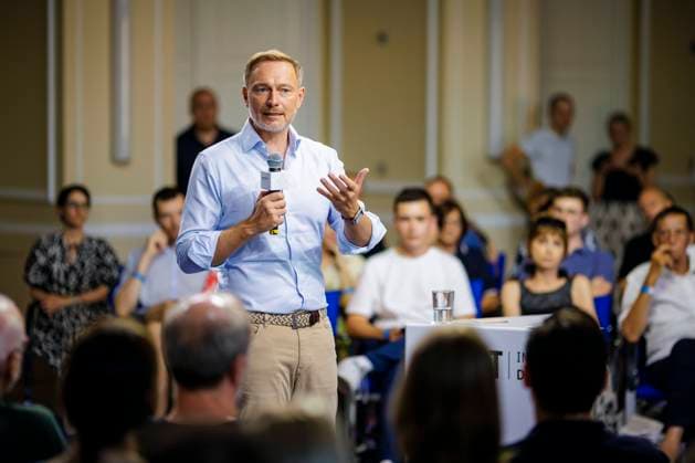 News Themen der Woche KW36 News Bilder des Tages Christian Lindner (FDP), Bundesminister der Finanzen, bei einem Buergerdialogt im Rahmen des BMF Tag des offenen Denkmals. Berlin, 08.09.2024. Fotografiert im Auftrag des Bundesfinanzministeriums Berlin Deutschland *** Christian Lindner FDP , Federal Minister of Finance, at a citizens dialog as part of the BMF Open Monument Day Berlin, 08 09 2024 Photographed on behalf of the Federal Ministry of Finance Berlin Germany Copyright: xThomasxImo BMF photothek.dex