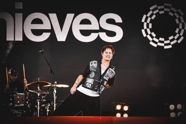 Bilder des Jahres 2024, Entertainment 09 September Entertainment Themen der Woche KW36 Entertainment Bilder des Tages Entertainment Musik, Lollapalooza Berlin 2024 08.09.2024, xdanx, Entertainment Musik, Lollapalooza Berlin 2024, v.l. Die Band INothing but Thieves stehen beim Lollapalooza Festival im Berliner Olympiastadion auf der Buehne. Die achte Ausgabe des Musikfestivals findet am Wochenende des 7. und 8. September 2024 im Olympiastadion und Olympiapark in Berlin statt. Berlin Olympiastadion Berlin Berlin Deutschland (DE) *** Entertainment Music, Lollapalooza Berlin 2024 08 09 2024, xdanx, Entertainment Music, Lollapalooza Berlin 2024, v l The band INothing but Thieves will be on stage at the Lollapalooza Festival in Berlins Olympiastadion The eighth edition of the music festival will take place on the weekend of September 7 and 8, 2024 at the Olympia Copyright: xDanielxLakomskix