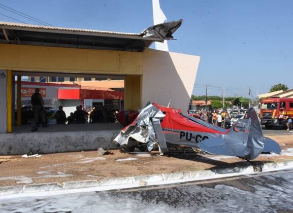 News Themen der Woche KW36 News Bilder des Tages TERESINA, PI - 08.09.2024: SMALL PLANE CRASHES IN TERESINA - A small plane crashes and falls on BR-316, in the Conjunto Parque Piaupi region, in the south of Teresina, on the morning of this Sunday (8). x2608249x  JoséxItamar