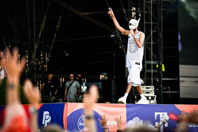 Entertainment Themen der Woche KW36 Entertainment Bilder des Tages Entertainment Musik, Lollapalooza Berlin 2024 08.09.2024, xdanx, Entertainment Musik, Lollapalooza Berlin 2024, v.l. Der Rapper Cro steht beim Lollapalooza Festival im Berliner Olympiastadion auf der Buehne. Die achte Ausgabe des Musikfestivals findet am Wochenende des 7. und 8. September 2024 im Olympiastadion und Olympiapark in Berlin statt. Berlin Olympiastadion Berlin Berlin Deutschland (DE) *** Entertainment Music, Lollapalooza Berlin 2024 08 09 2024, xdanx, Entertainment Music, Lollapalooza Berlin 2024, v l The rapper Cro will be on stage at the Lollapalooza Festival in Berlins Olympic Stadium The eighth edition of the music festival will take place on the weekend of September 7 and 8, 2024 in the Olympic Stadium and Olympic Park in B Copyright: xDanielxLakomskix