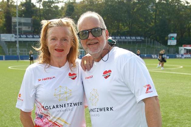 Nina Petri und Marek Erhardt beim Benefiz beim Benefiz Fussballspiel Kicken mit Herz zugunsten der Kinder Herzstation der Universitaetsklinik Eppendorf am 8.09.2024 in Hamburg Kicken mit Herz 2024 Benefiz Event in Hamburg