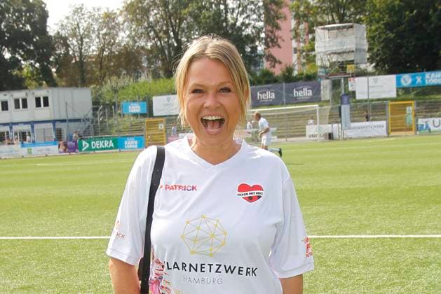 Nova Meierhenrich beim Benefiz beim Benefiz Fussballspiel Kicken mit Herz zugunsten der Kinder Herzstation der Universitaetsklinik Eppendorf am 8.09.2024 in Hamburg Kicken mit Herz 2024 Benefiz Event in Hamburg