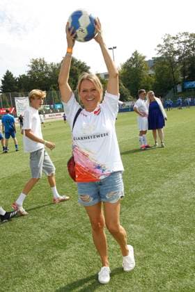Nova Meierhenrich beim Benefiz beim Benefiz Fussballspiel Kicken mit Herz zugunsten der Kinder Herzstation der Universitaetsklinik Eppendorf am 8.09.2024 in Hamburg Kicken mit Herz 2024 Benefiz Event in Hamburg