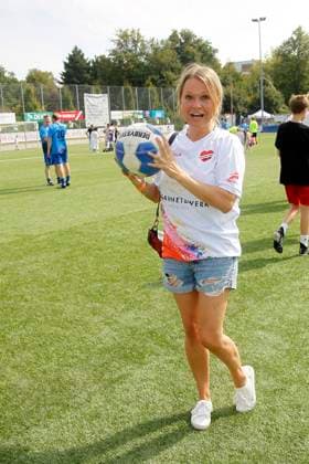 Nova Meierhenrich beim Benefiz beim Benefiz Fussballspiel Kicken mit Herz zugunsten der Kinder Herzstation der Universitaetsklinik Eppendorf am 8.09.2024 in Hamburg Kicken mit Herz 2024 Benefiz Event in Hamburg