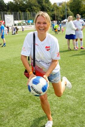 Nova Meierhenrich beim Benefiz beim Benefiz Fussballspiel Kicken mit Herz zugunsten der Kinder Herzstation der Universitaetsklinik Eppendorf am 8.09.2024 in Hamburg Kicken mit Herz 2024 Benefiz Event in Hamburg