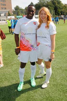 Jerry Kwarteng und Esther Roling beim Benefiz Fussballspiel Kicken mit Herz zugunsten der Kinder Herzstation der Universitaetsklinik Eppendorf am 8.09.2024 in Hamburg Kicken mit Herz 2024 Benefiz Event in Hamburg